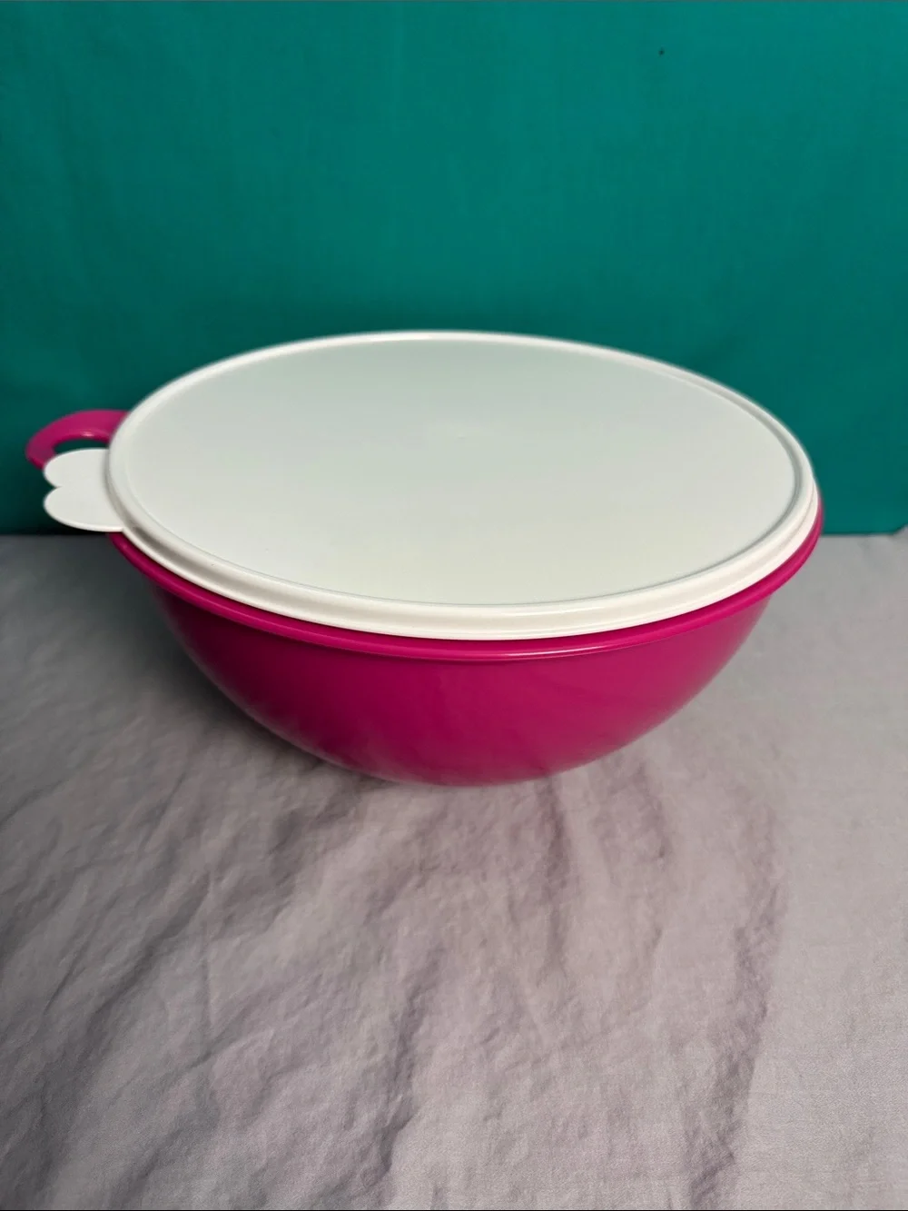 Tupperware NEW 32 Cup That’sa Bowl 7.6L Pink Bowl with White Seal